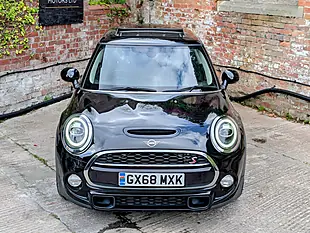 Used 2019 MINI Hatch Cooper S Classic Black - Interior and Exterior details 4