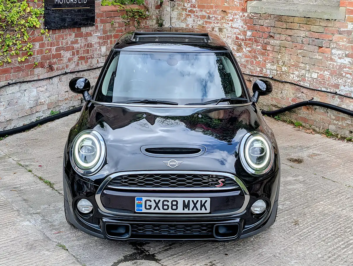 Used 2019 MINI Hatch Cooper S Classic Black - Interior and Exterior details 4