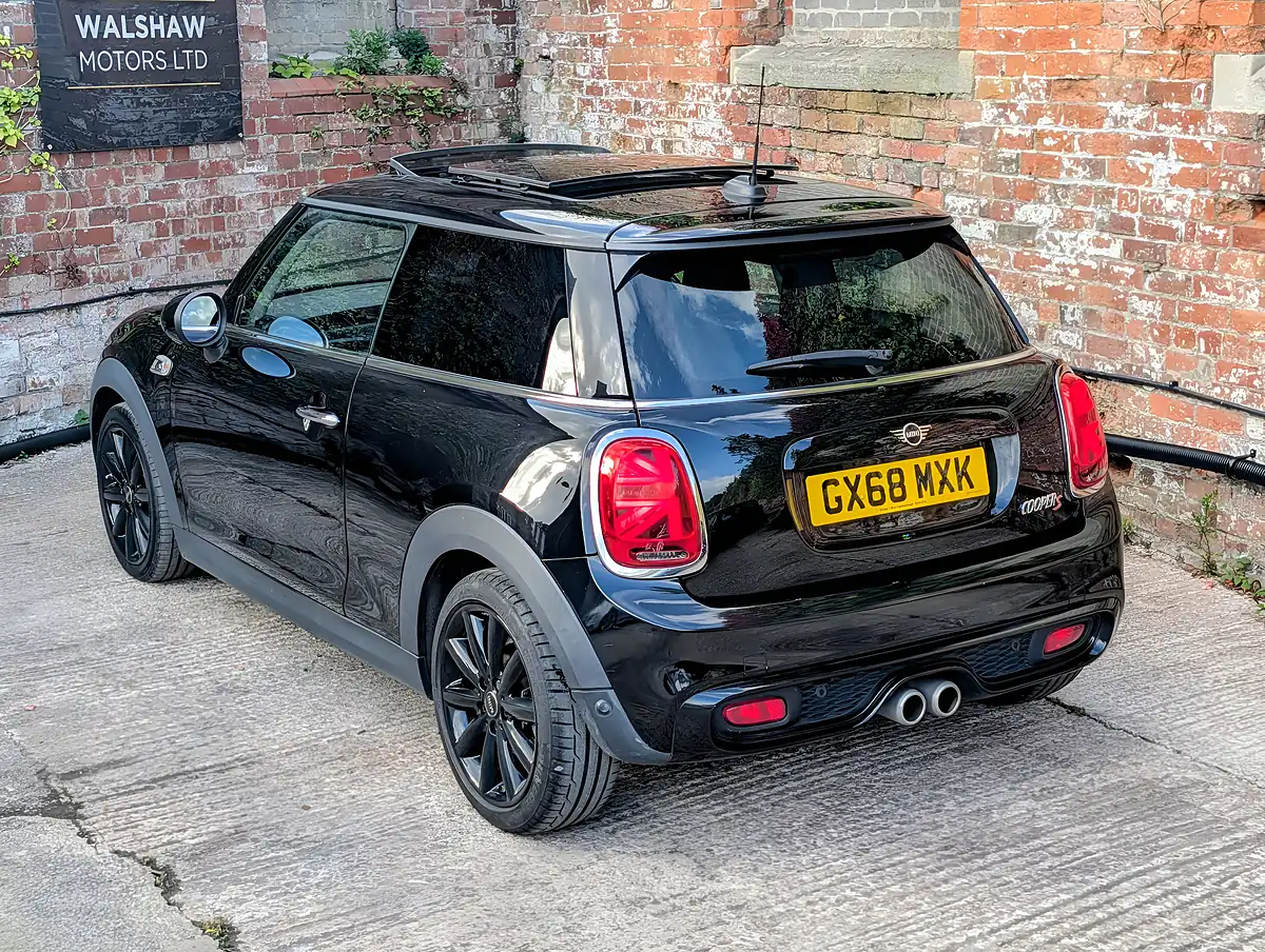 Used 2019 MINI Hatch Cooper S Classic Black - Interior and Exterior details 8