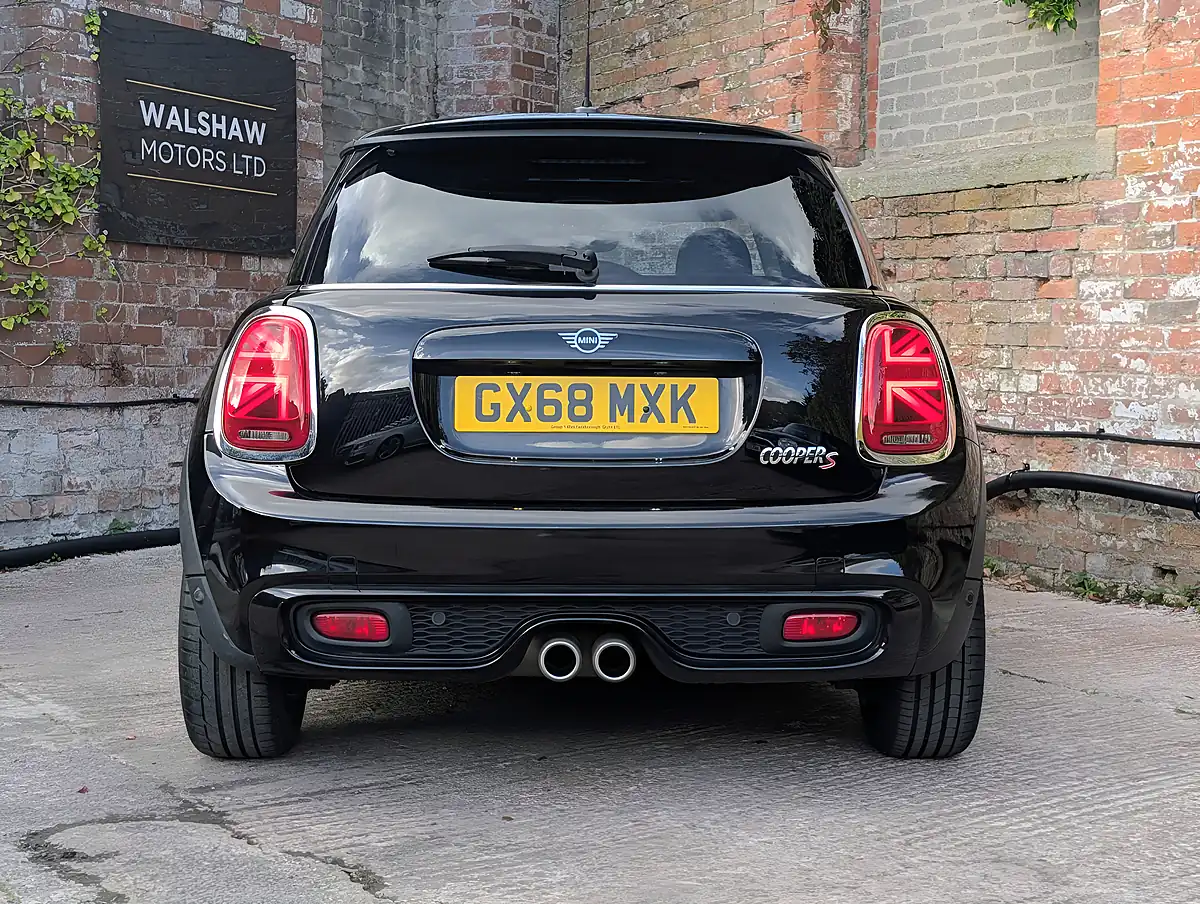 Used 2019 MINI Hatch Cooper S Classic Black - Interior and Exterior details 9