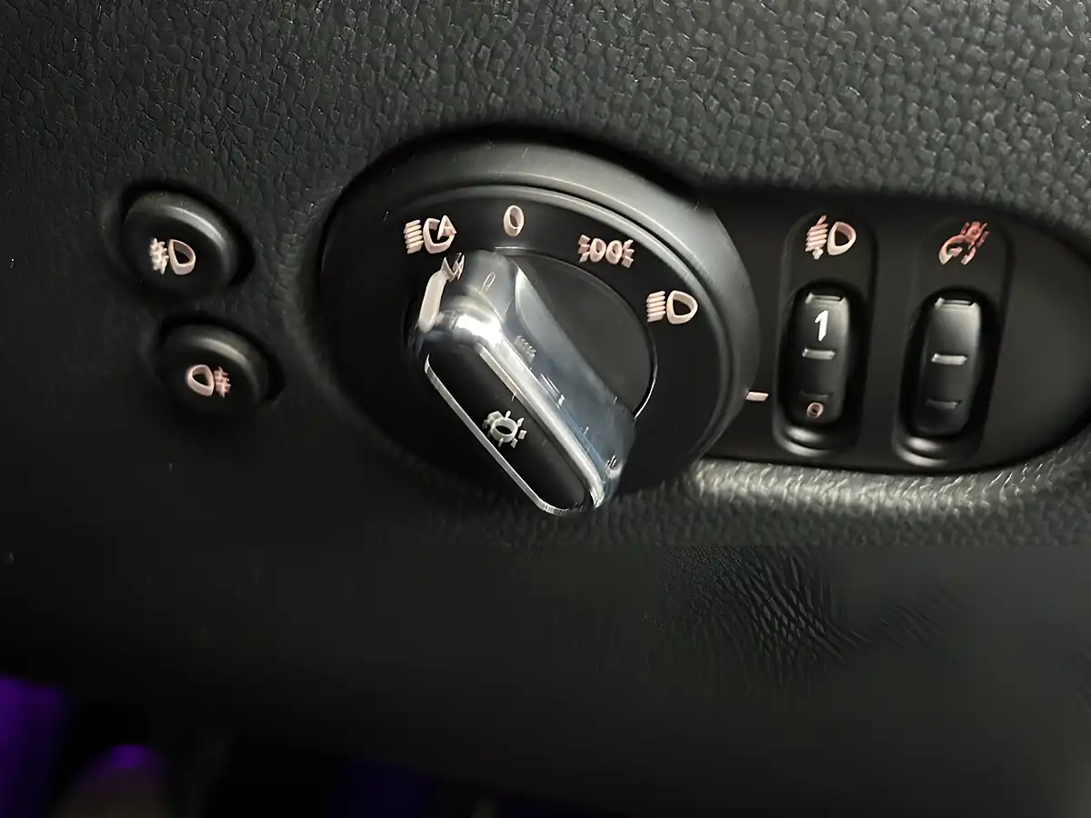 Used 2019 MINI Hatch Cooper S Classic Electric Blue - Interior and Exterior details 17