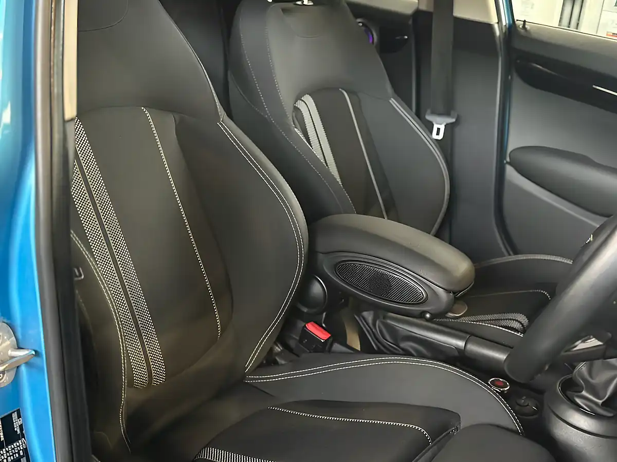 Used 2019 MINI Hatch Cooper S Classic Electric Blue - Interior and Exterior details 6