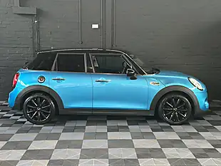 Used 2019 MINI Hatch Cooper S Classic Electric Blue - Interior and Exterior details 7
