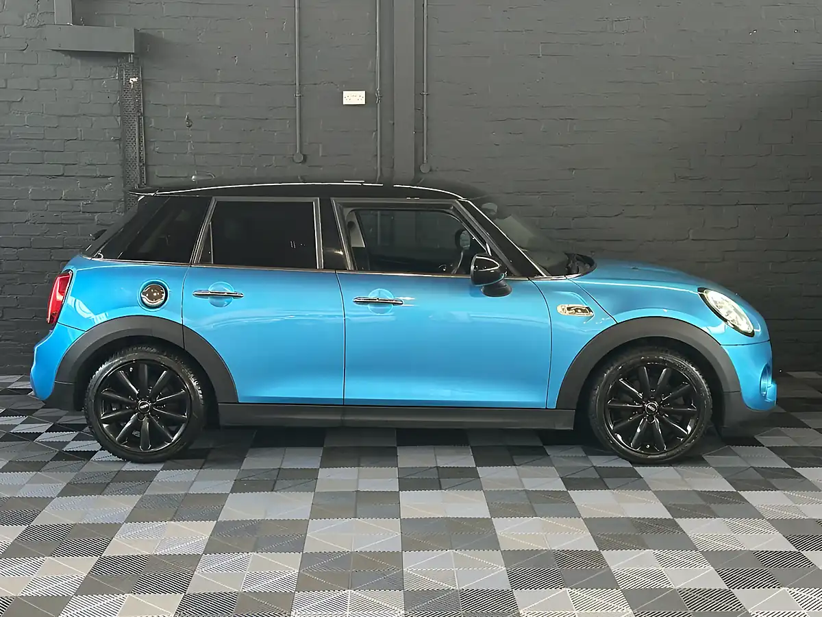 Used 2019 MINI Hatch Cooper S Classic Electric Blue - Interior and Exterior details 7