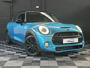 Used 2019 MINI Hatch Cooper S Classic Electric Blue - Interior and Exterior details 8