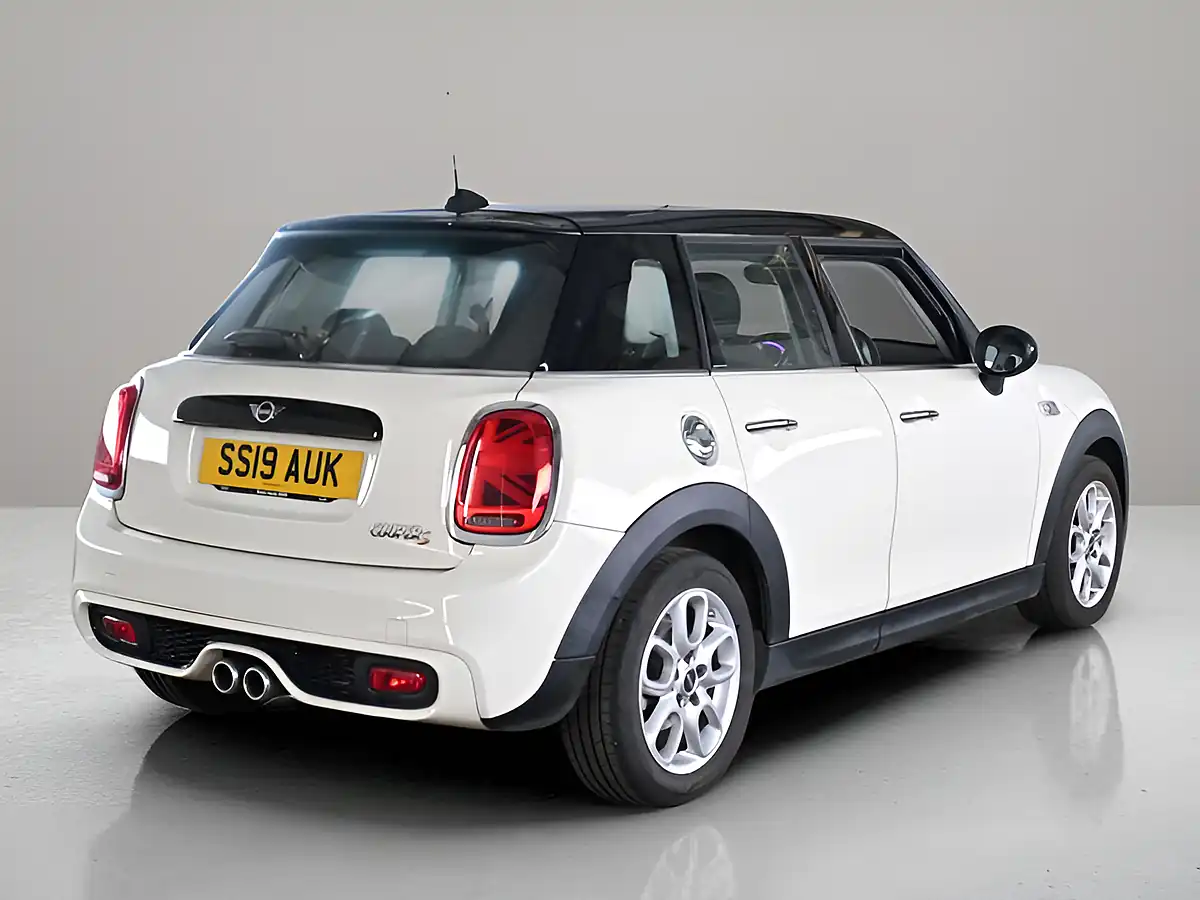 Used 2019 MINI Hatch Cooper S Classic Pepper White - Interior and Exterior details 2