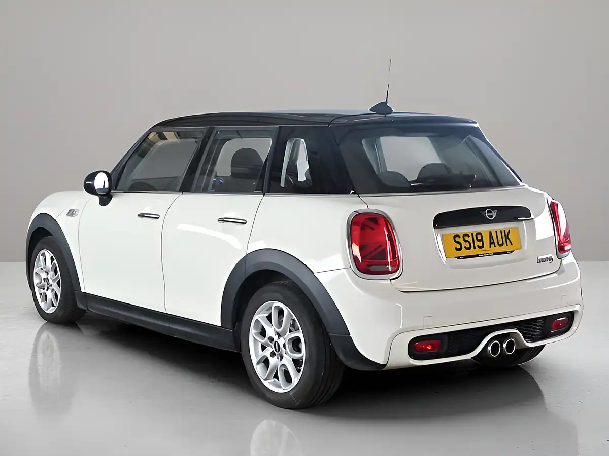 Used 2019 MINI Hatch Cooper S Classic Pepper White - Interior and Exterior details 4