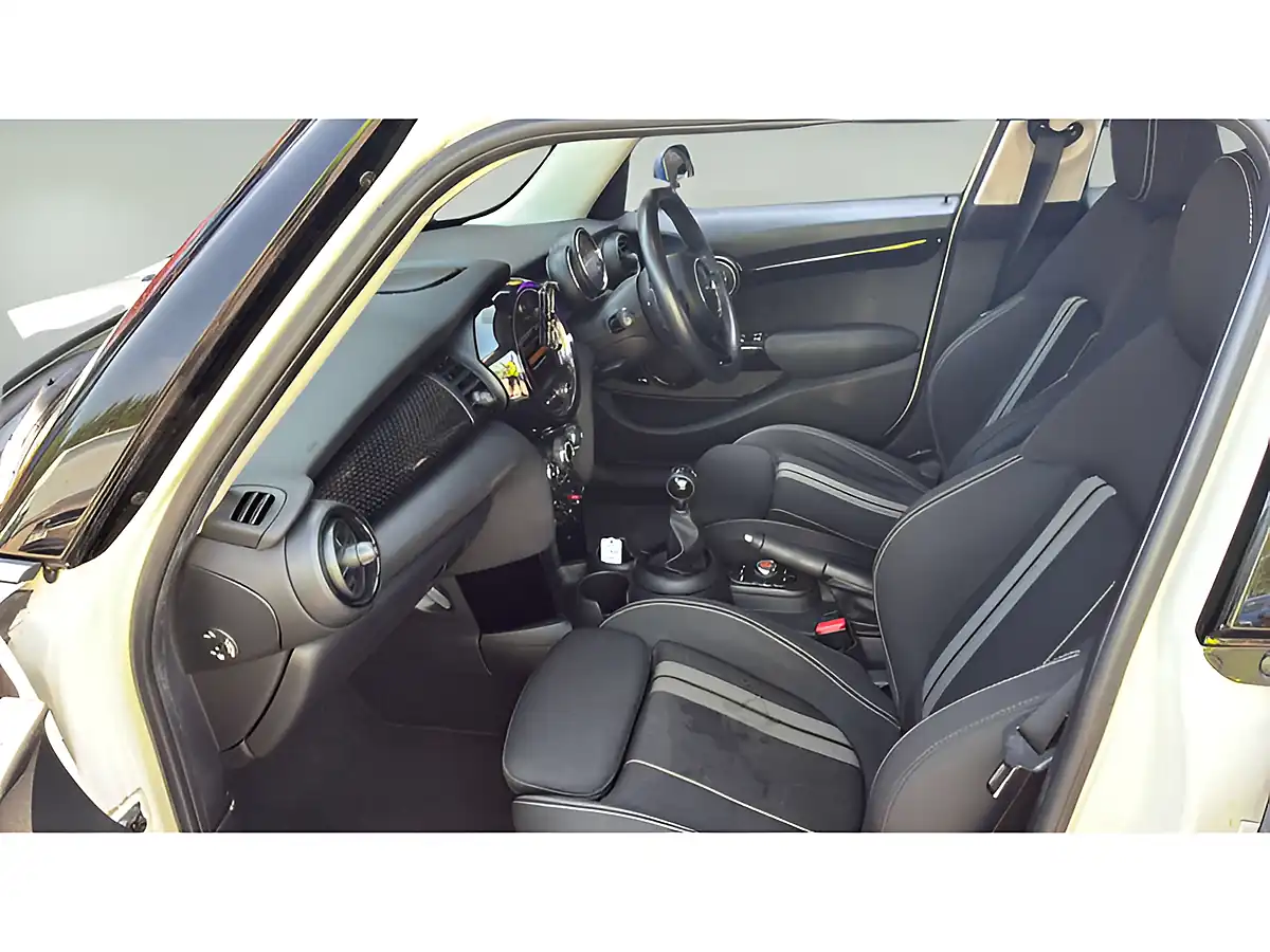 Used 2019 MINI Hatch Cooper S Classic Pepper White - Interior and Exterior details 9