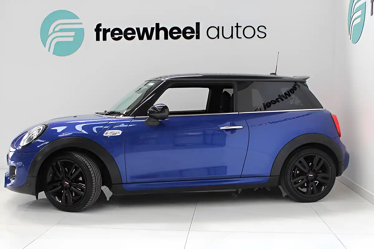 Used 2019 MINI Hatch Cooper S Sport Blue - Interior and Exterior details 2