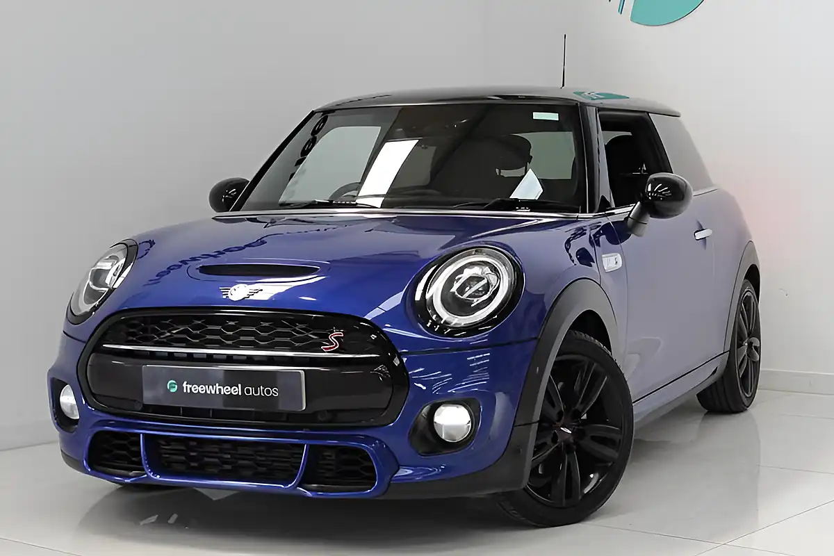 Used 2019 MINI Hatch Cooper S Sport Blue - Interior and Exterior details 4