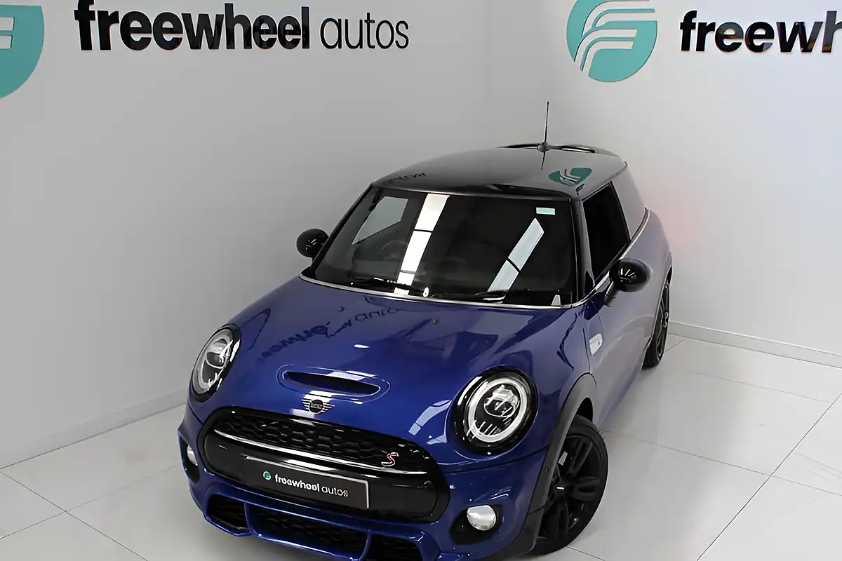 Used 2019 MINI Hatch Cooper S Sport Blue - Interior and Exterior details 5
