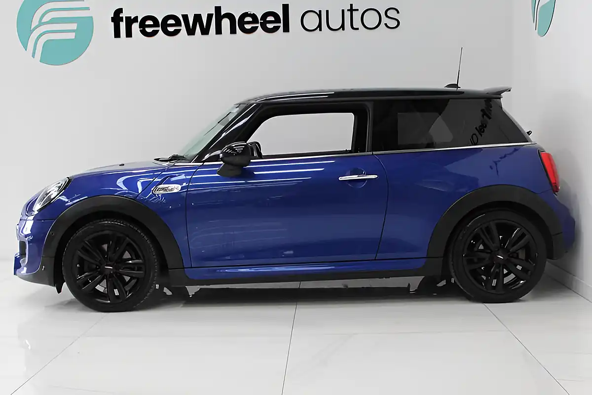 Used 2019 MINI Hatch Cooper S Sport Blue - Interior and Exterior details 8