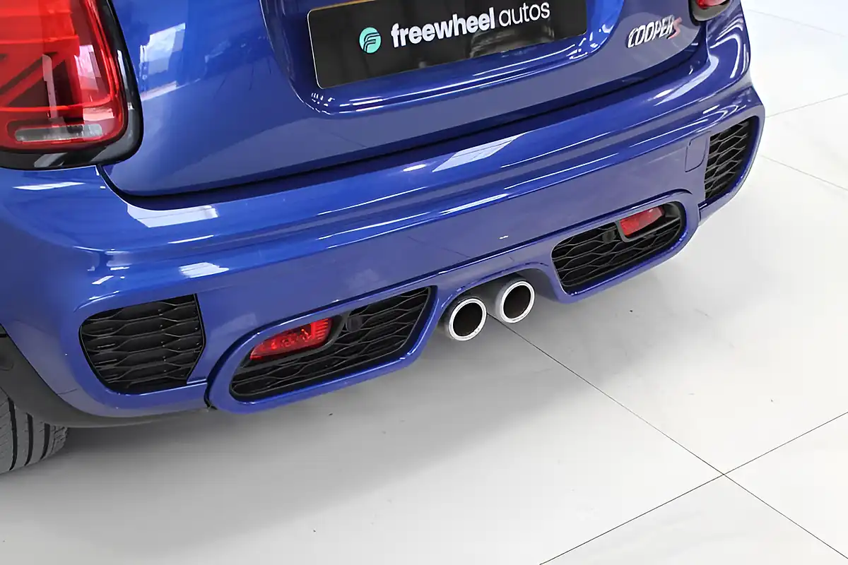 Used 2019 MINI Hatch Cooper S Sport Blue - Interior and Exterior details 9