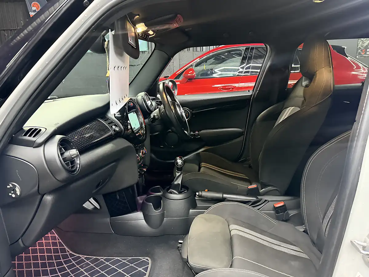 Used 2019 MINI Hatch Cooper S Sport Silver - Interior and Exterior details 17