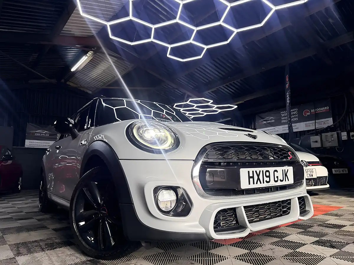 Used 2019 MINI Hatch Cooper S Sport Silver - Interior and Exterior details 2