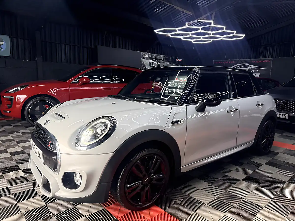 Used 2019 MINI Hatch Cooper S Sport Silver - Interior and Exterior details 4