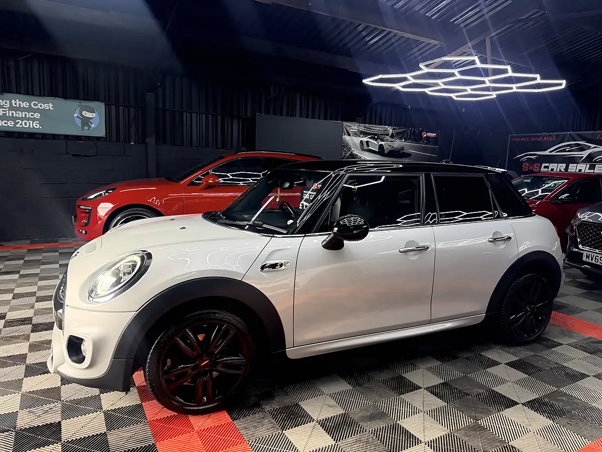 Used 2019 MINI Hatch Cooper S Sport Silver - Interior and Exterior details 7