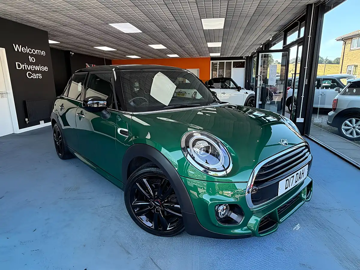 Used 2019 MINI Hatch Cooper Sport British Racing Green - Front View