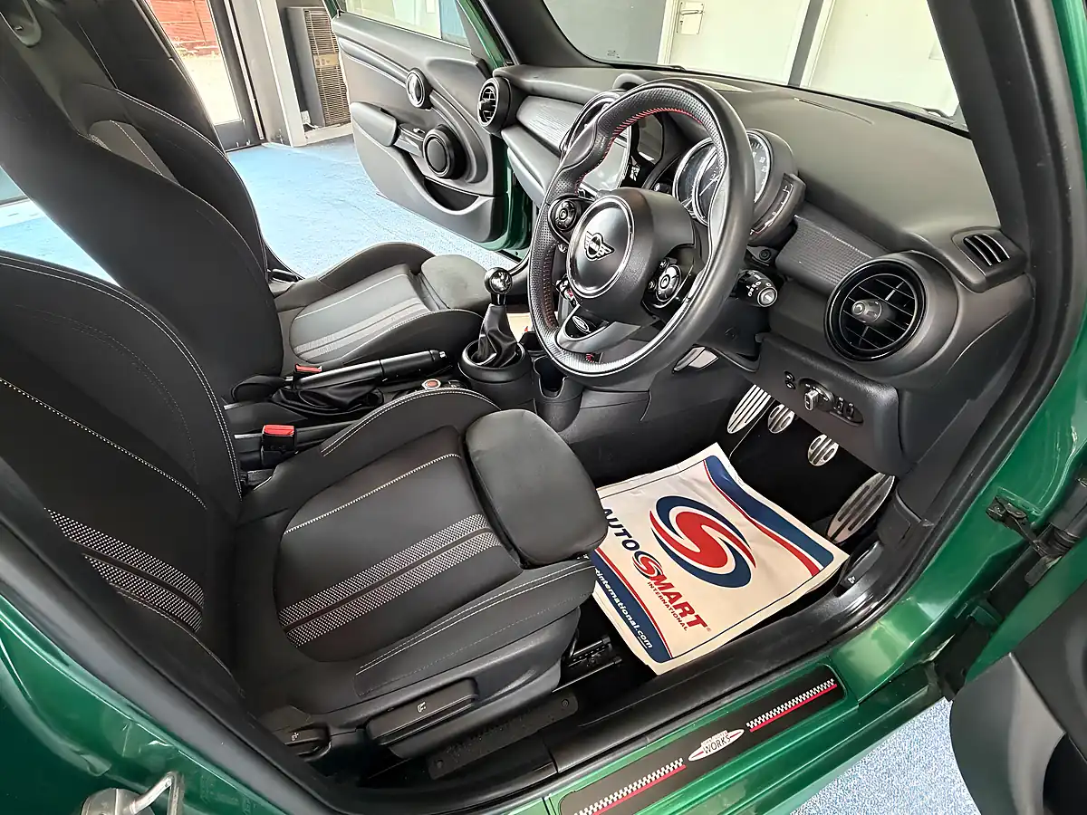 Used 2019 MINI Hatch Cooper Sport British Racing Green - Interior and Exterior details 10