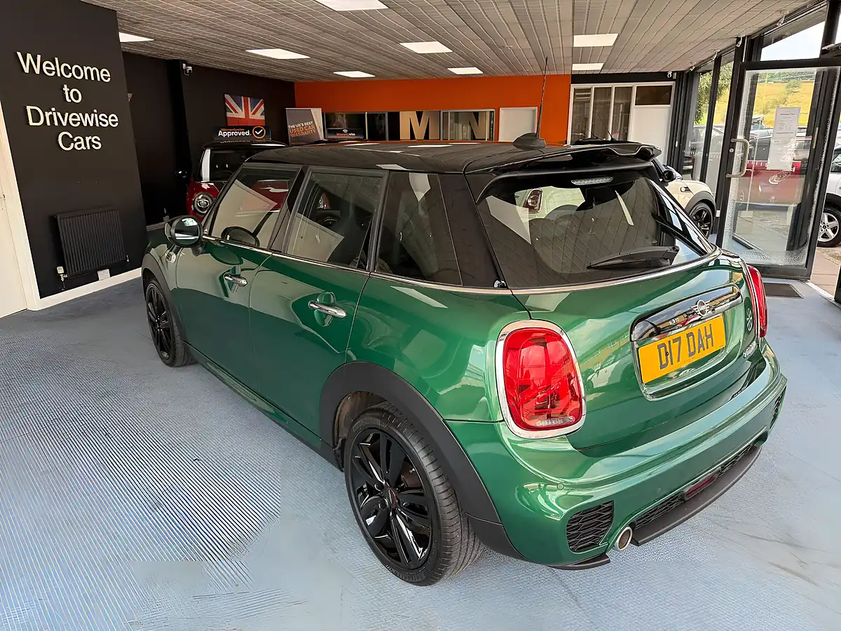 Used 2019 MINI Hatch Cooper Sport British Racing Green - Interior and Exterior details 7