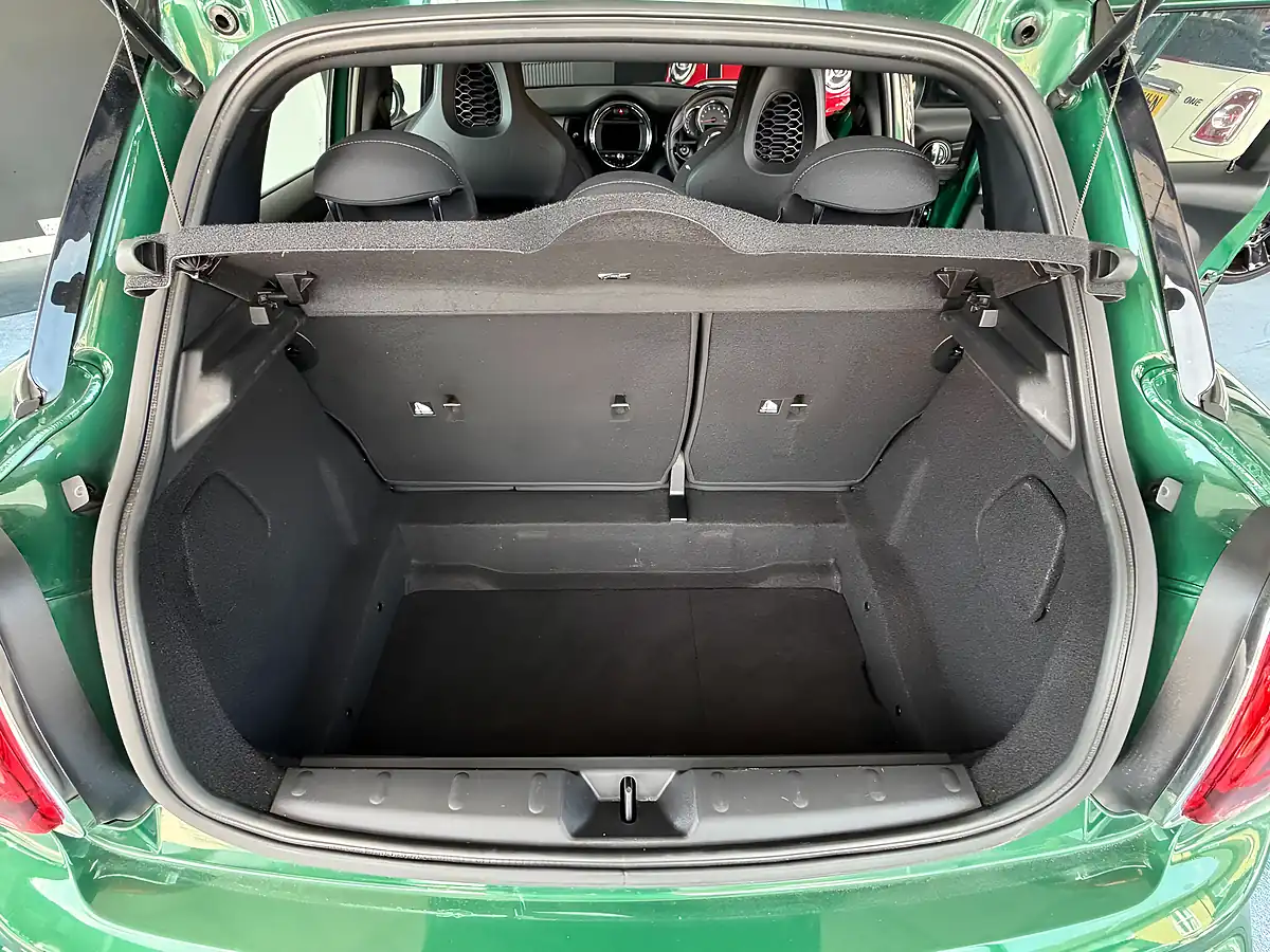 Used 2019 MINI Hatch Cooper Sport British Racing Green - Interior and Exterior details 9