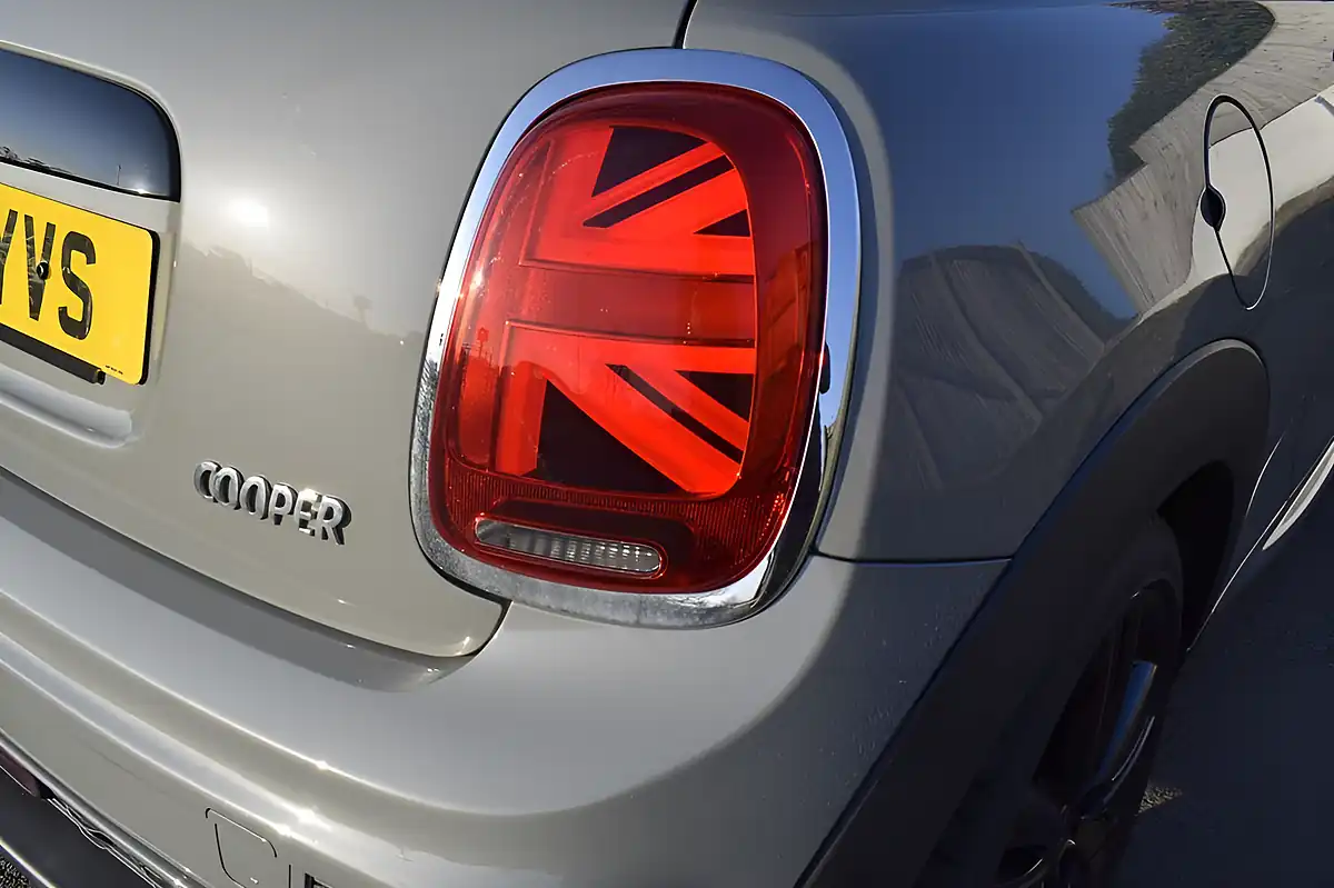 Used 2019 MINI Hatch Cooper Sport Moonwalk Grey - Interior and Exterior details 11