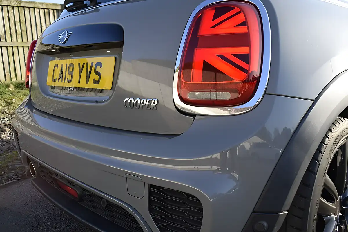 Used 2019 MINI Hatch Cooper Sport Moonwalk Grey - Interior and Exterior details 17