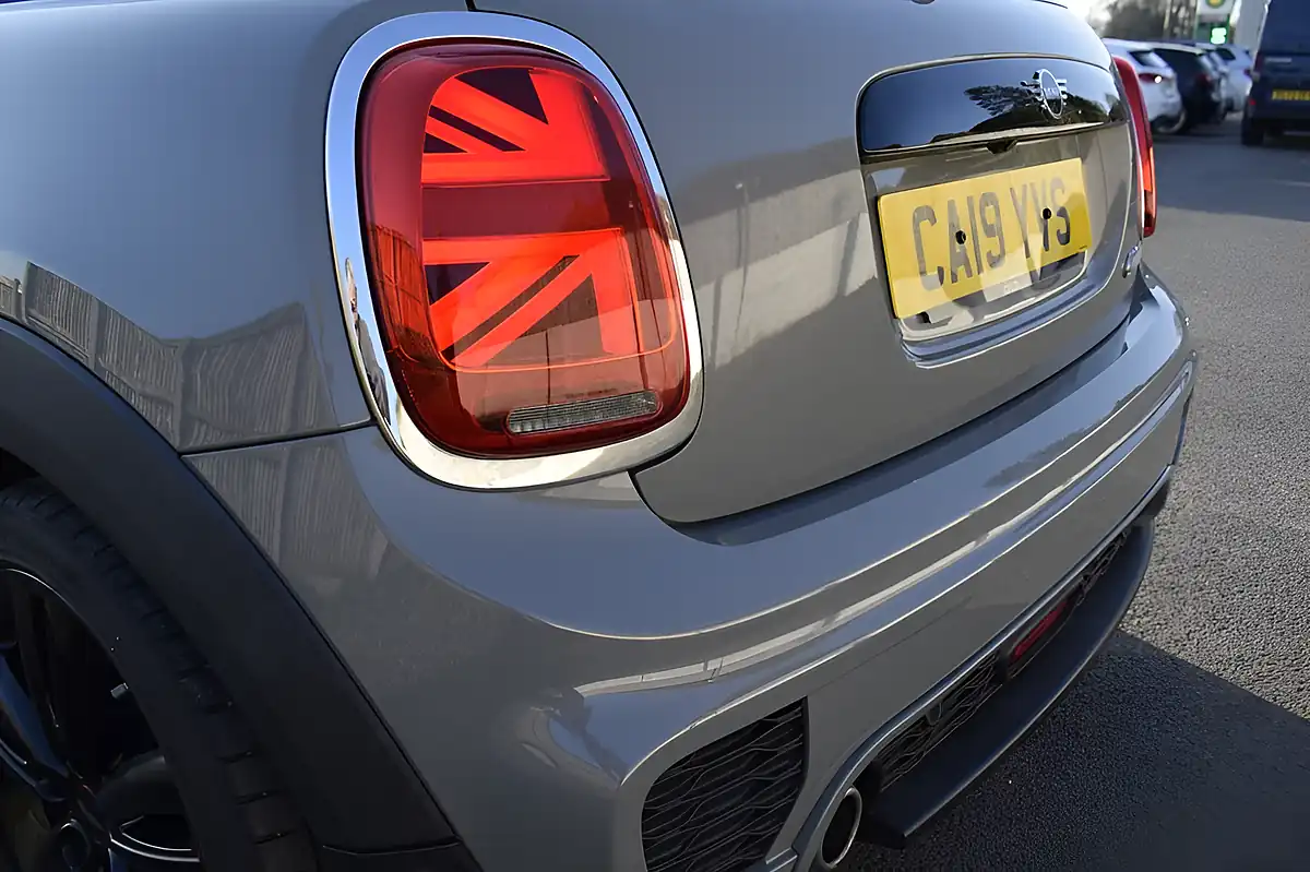 Used 2019 MINI Hatch Cooper Sport Moonwalk Grey - Interior and Exterior details 18