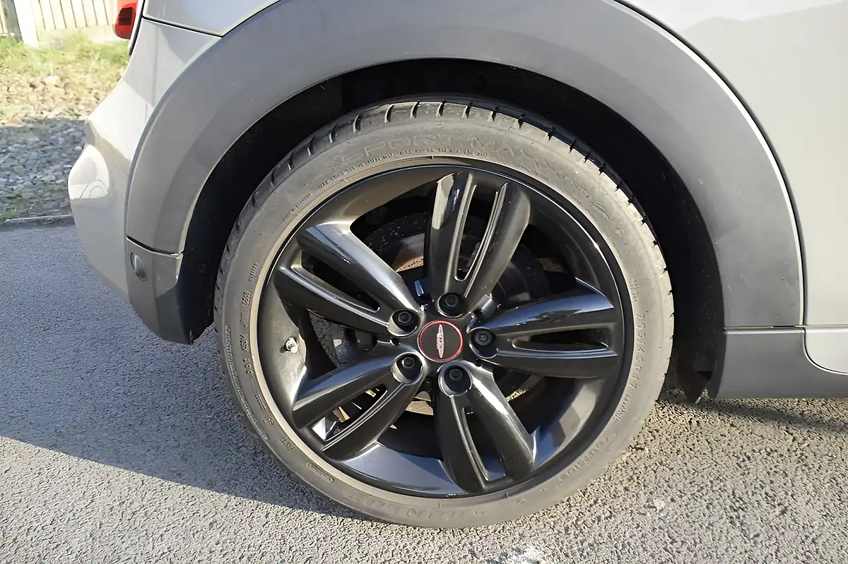 Used 2019 MINI Hatch Cooper Sport Moonwalk Grey - Interior and Exterior details 19
