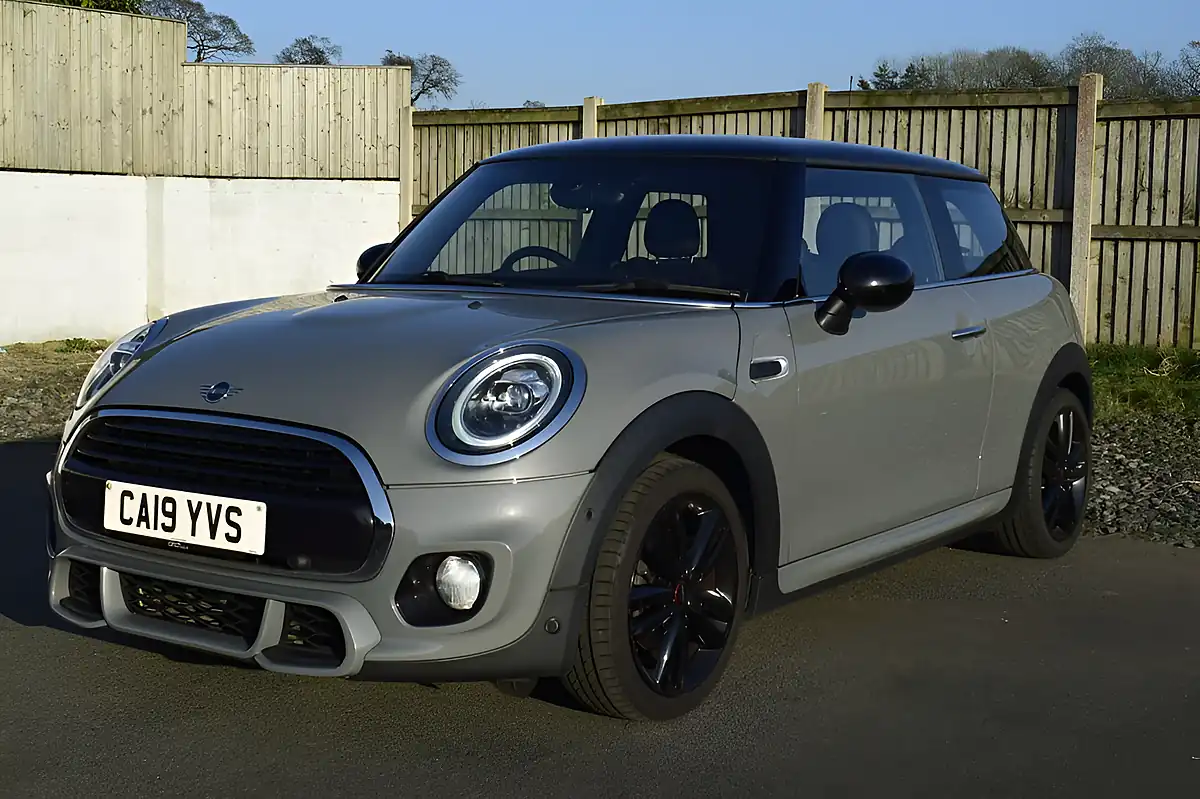 Used 2019 MINI Hatch Cooper Sport Moonwalk Grey - Interior and Exterior details 3