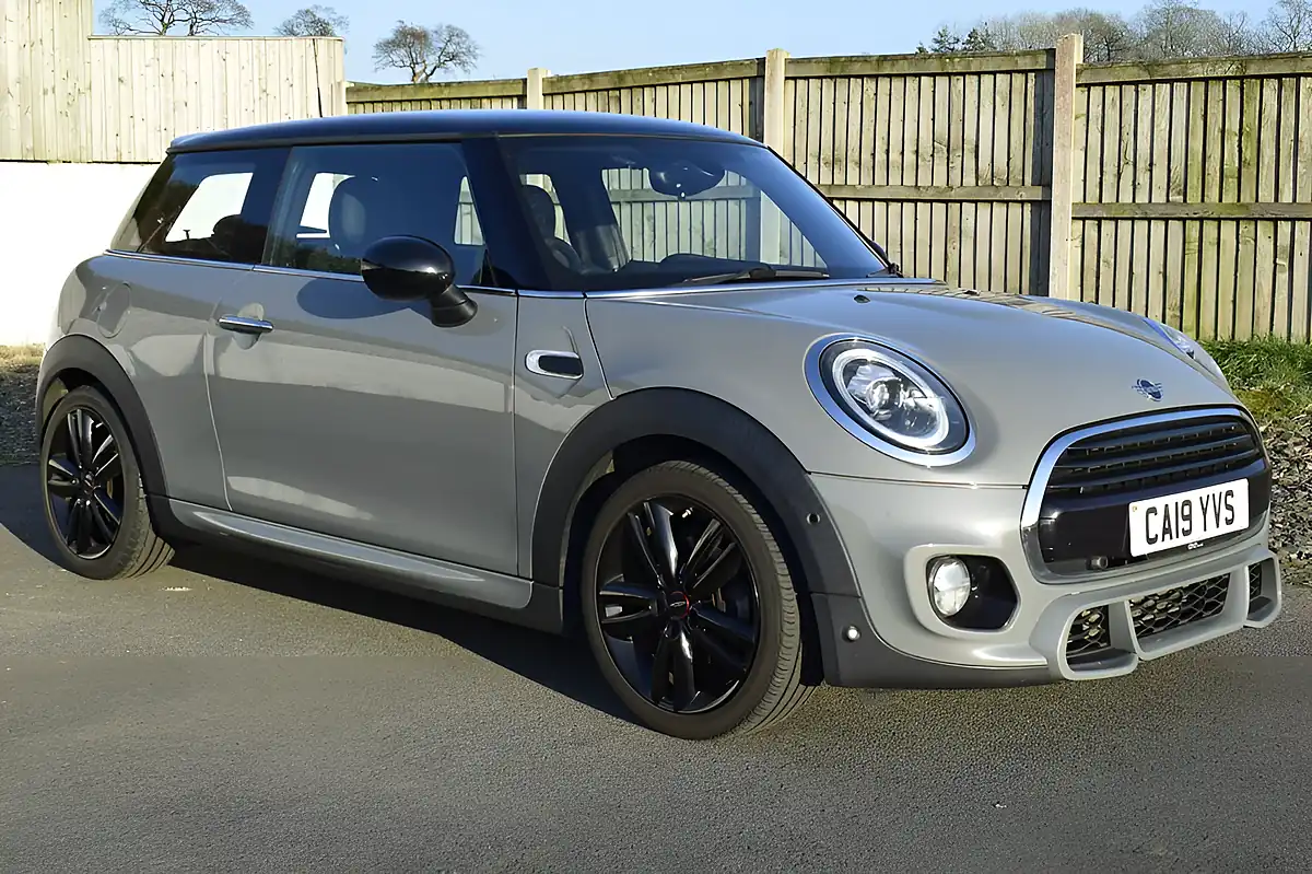 Used 2019 MINI Hatch Cooper Sport Moonwalk Grey - Interior and Exterior details 4