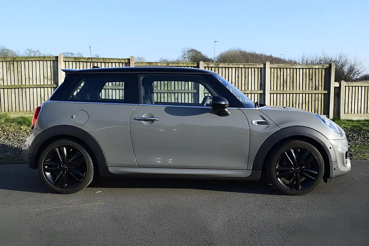 Used 2019 MINI Hatch Cooper Sport Moonwalk Grey - Interior and Exterior details 5