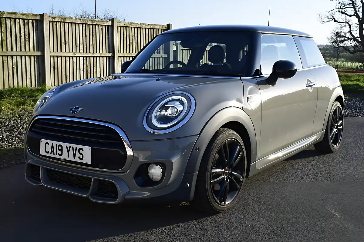 Used 2019 MINI Hatch Cooper Sport Moonwalk Grey - Interior and Exterior details 7