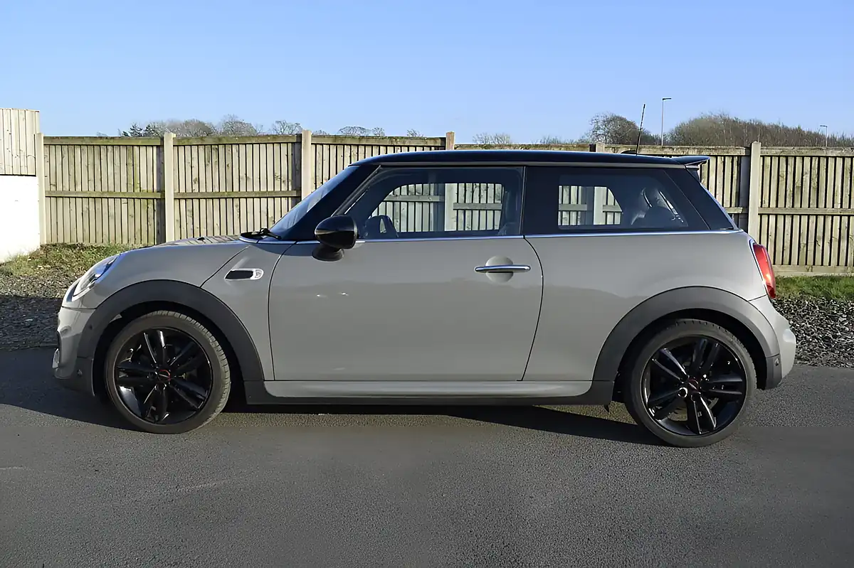 Used 2019 MINI Hatch Cooper Sport Moonwalk Grey - Interior and Exterior details 8