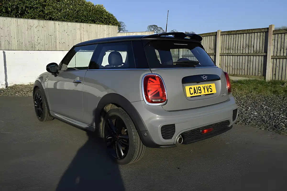 Used 2019 MINI Hatch Cooper Sport Moonwalk Grey - Interior and Exterior details 9