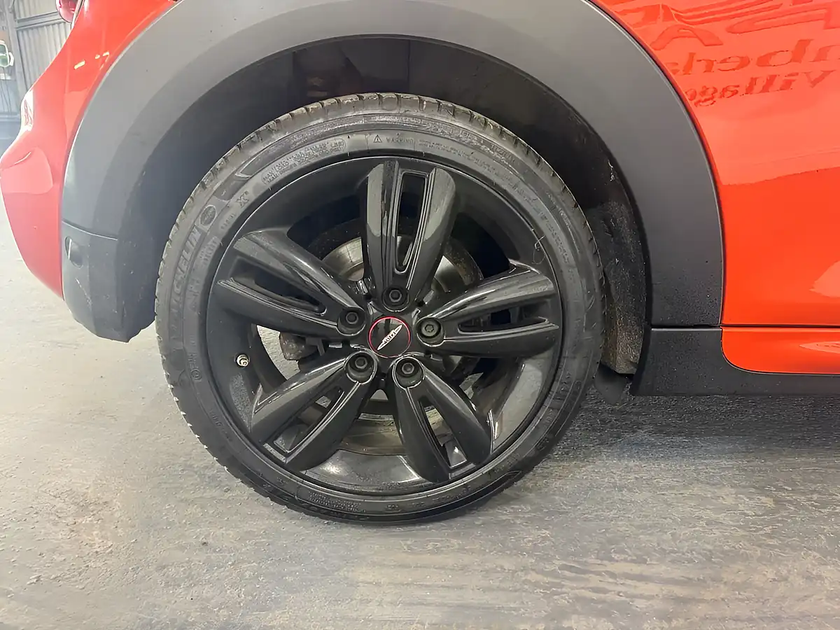 Used 2019 MINI Hatch Cooper Sport Orange - Interior and Exterior details 17