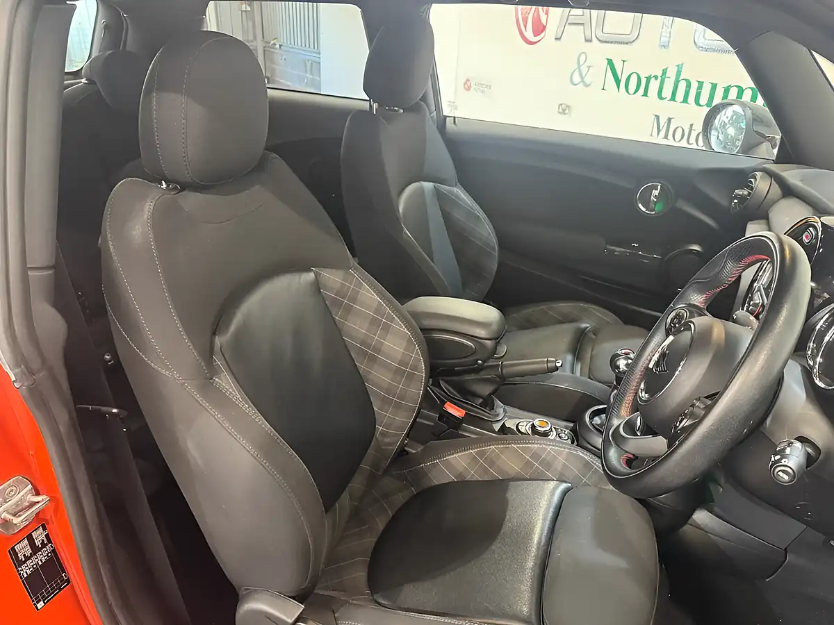Used 2019 MINI Hatch Cooper Sport Orange - Interior and Exterior details 8