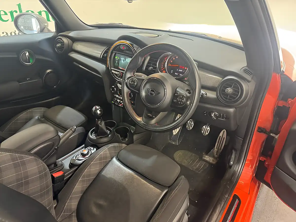 Used 2019 MINI Hatch Cooper Sport Orange - Interior and Exterior details 9