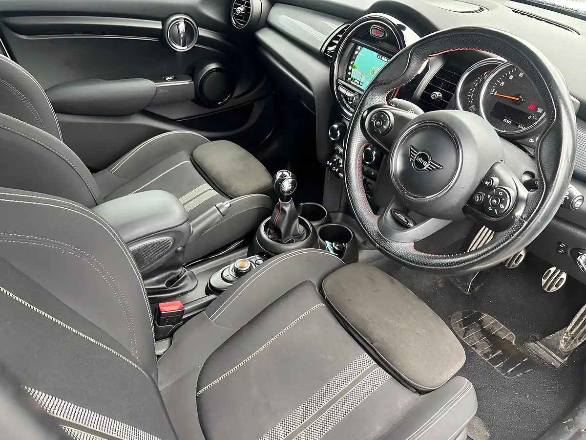 Used 2019 MINI Hatch Cooper Sport Pepper White - Interior and Exterior details 15