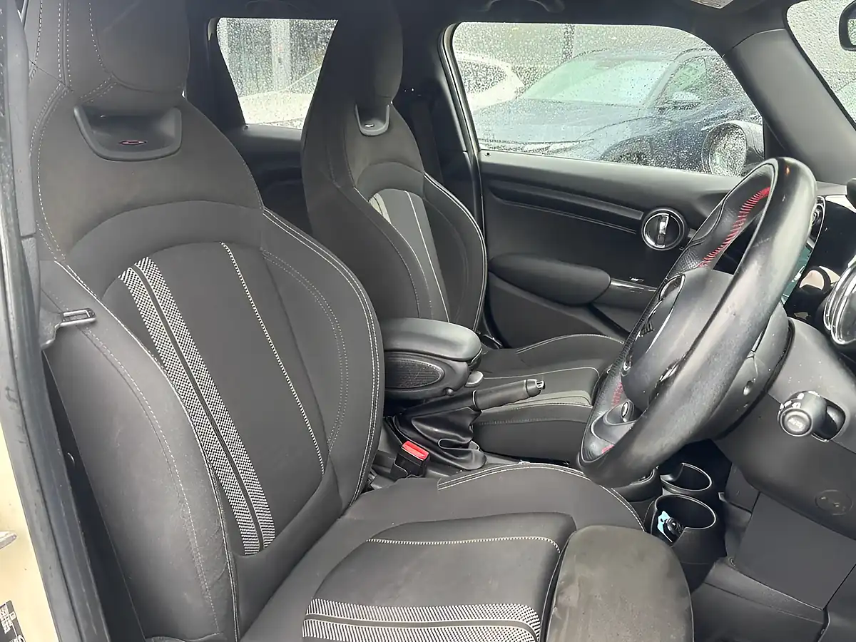 Used 2019 MINI Hatch Cooper Sport Pepper White - Interior and Exterior details 3