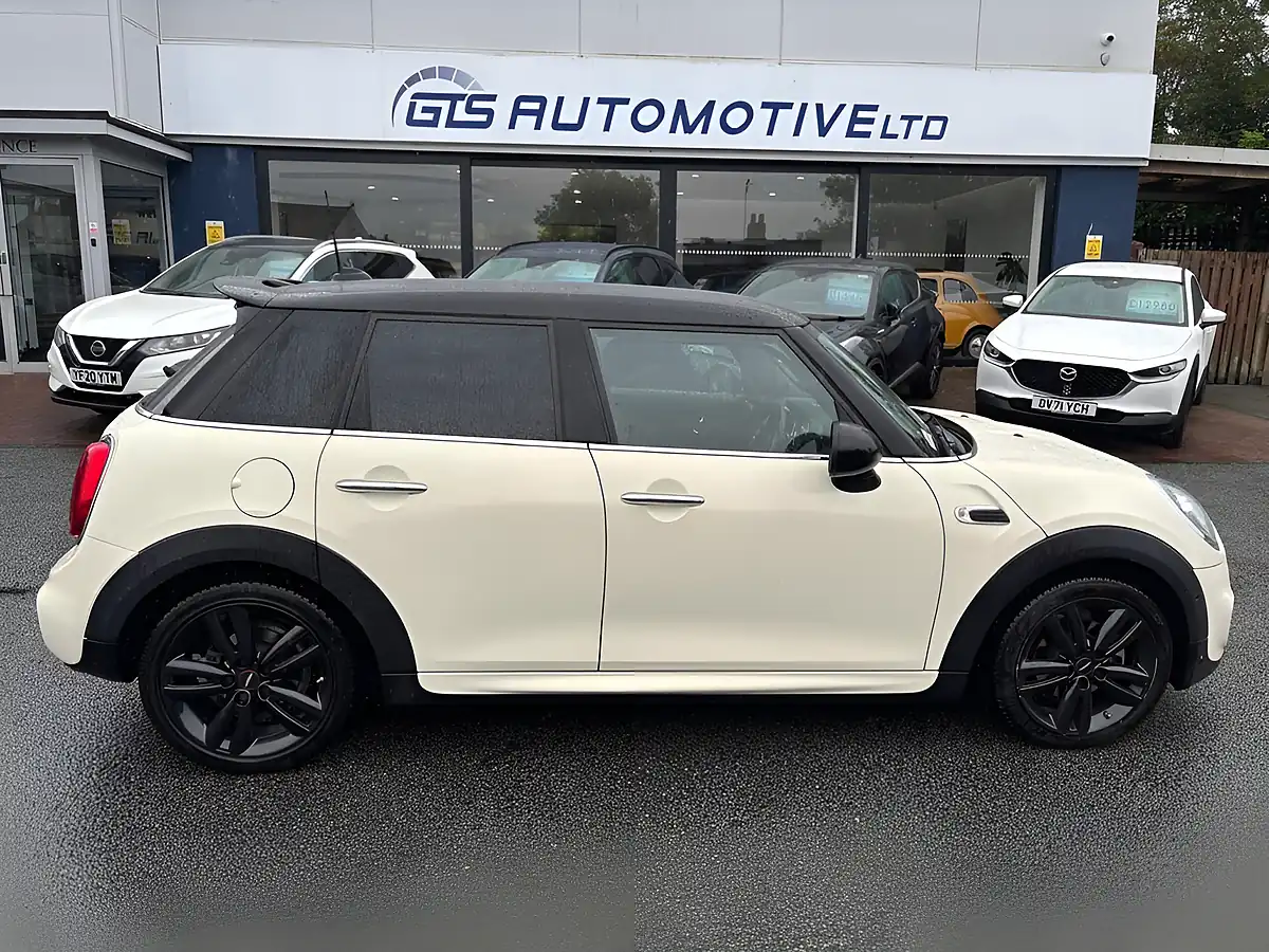 Used 2019 MINI Hatch Cooper Sport Pepper White - Interior and Exterior details 5