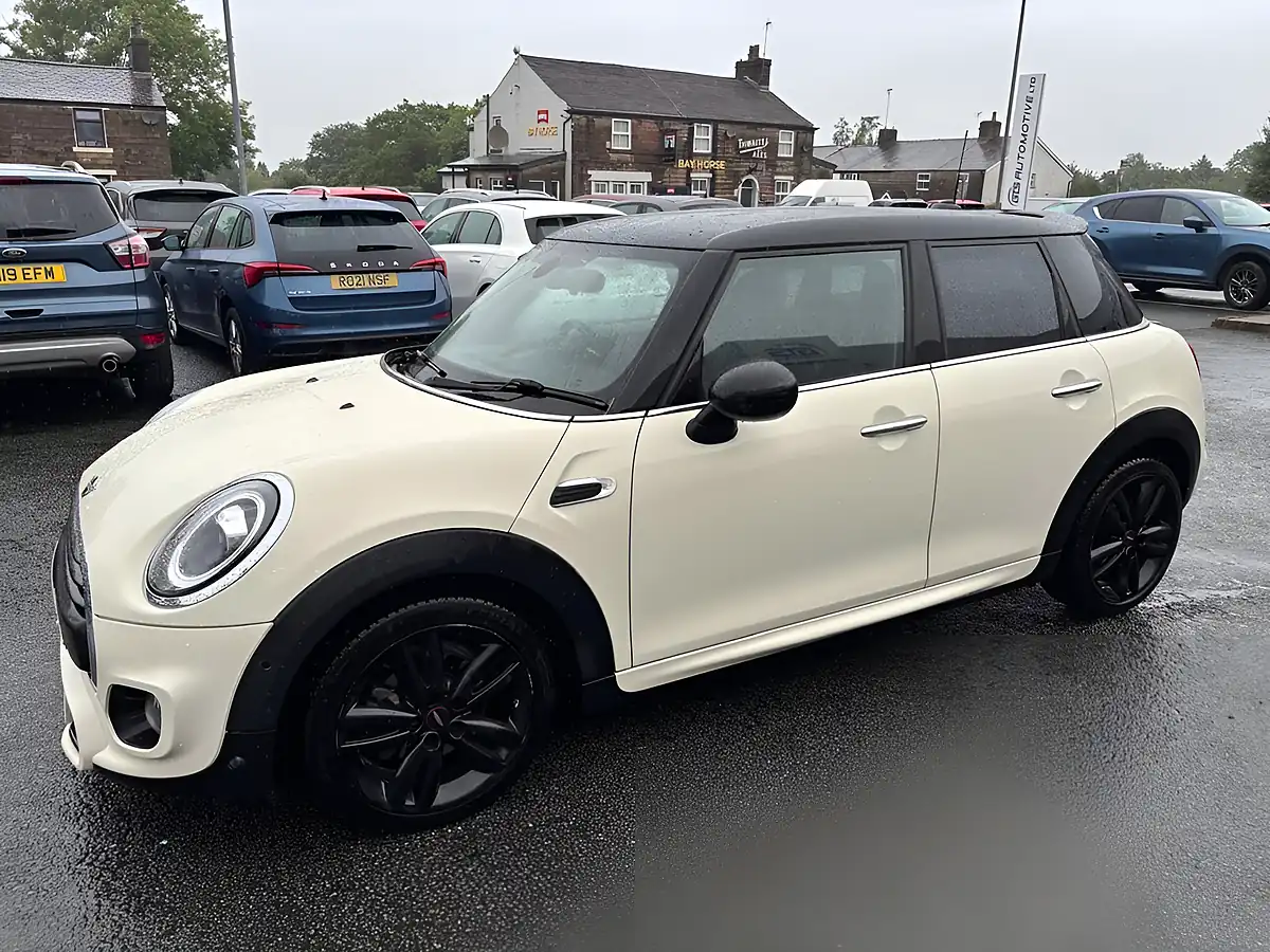 Used 2019 MINI Hatch Cooper Sport Pepper White - Interior and Exterior details 8