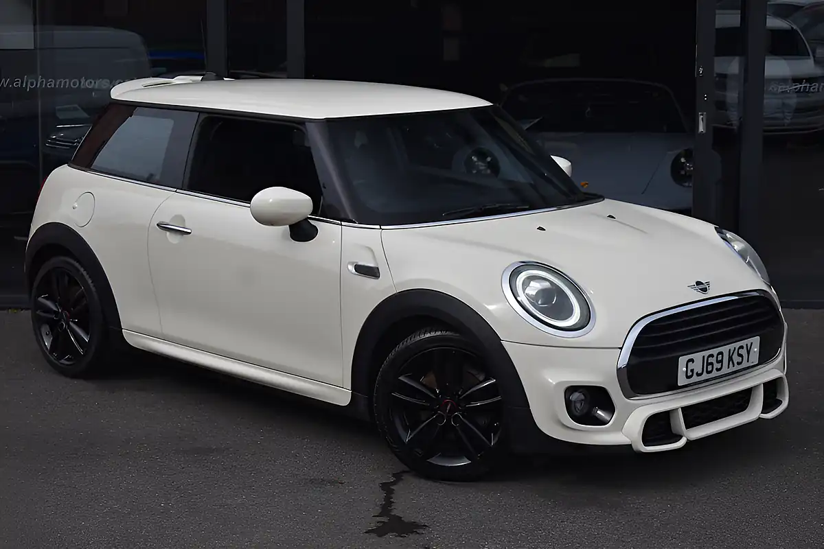 Used 2019 MINI Hatch Cooper Sport Pepper White - Front View