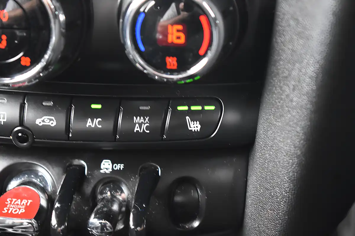 Used 2019 MINI Hatch Cooper Sport Pepper White - Interior and Exterior details 10