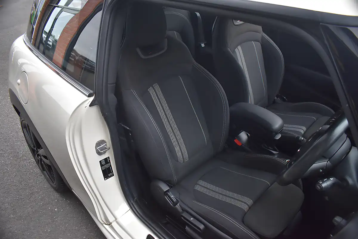 Used 2019 MINI Hatch Cooper Sport Pepper White - Interior and Exterior details 12