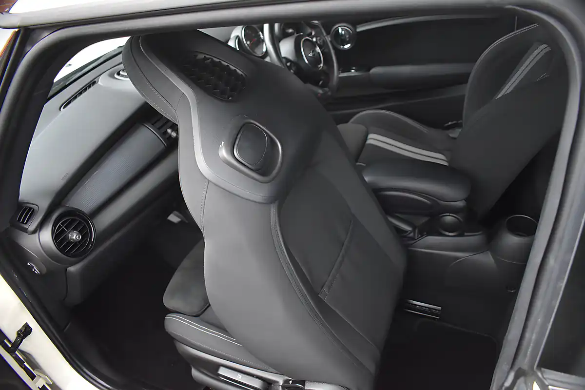 Used 2019 MINI Hatch Cooper Sport Pepper White - Interior and Exterior details 14