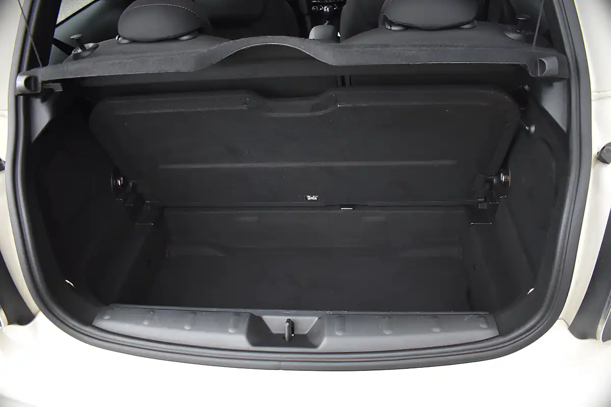 Used 2019 MINI Hatch Cooper Sport Pepper White - Interior and Exterior details 15