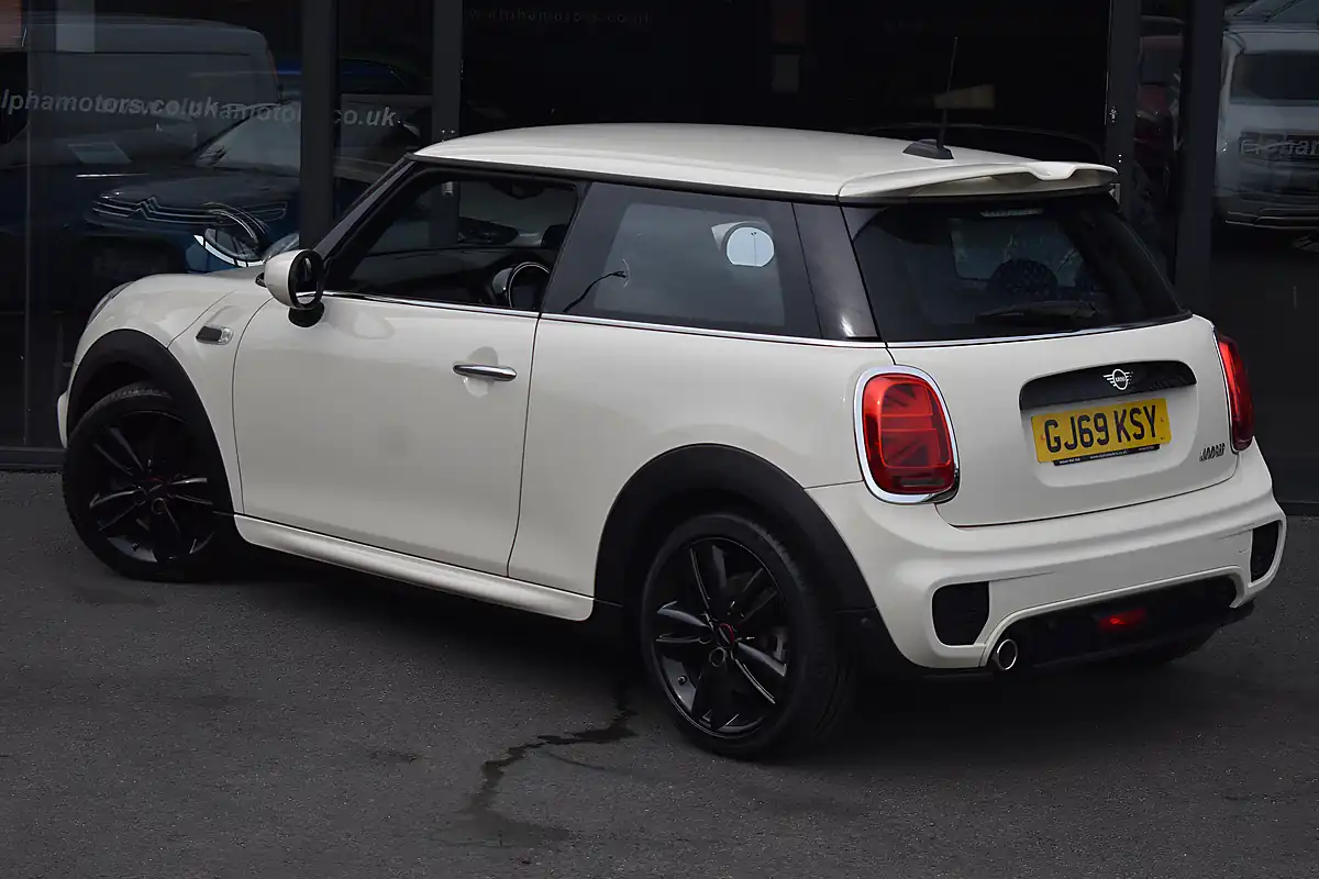 Used 2019 MINI Hatch Cooper Sport Pepper White - Interior and Exterior details 2