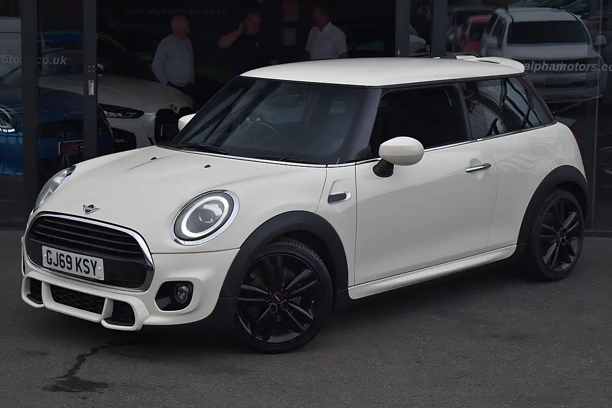 Used 2019 MINI Hatch Cooper Sport Pepper White - Interior and Exterior details 4