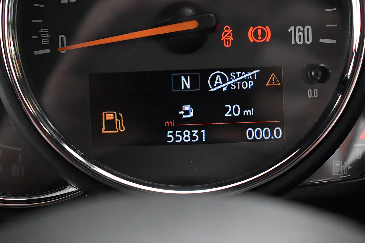 Used 2019 MINI Hatch Cooper Sport Pepper White - Interior and Exterior details 9